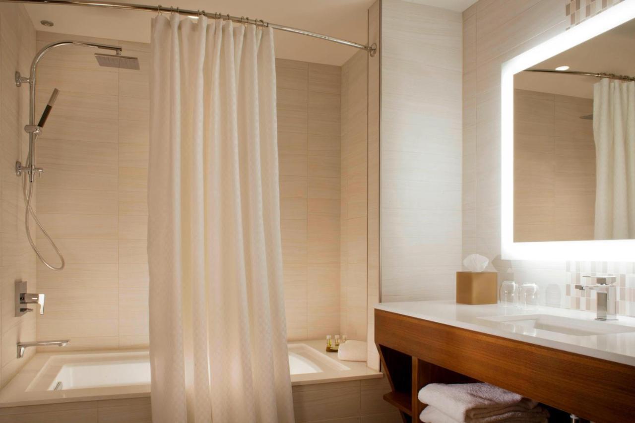 2 Queen Beds Traditional Guest Room