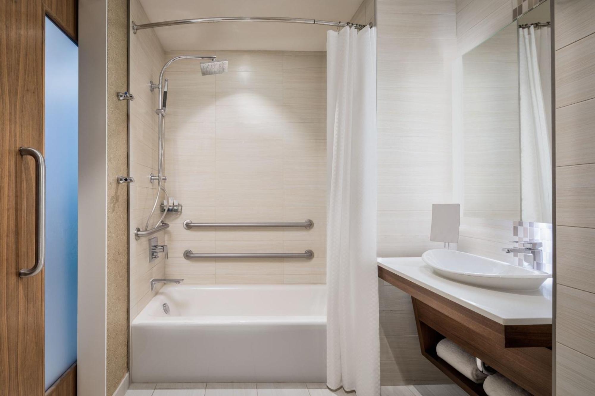 Junior Suite 1 Bedroom Suite 1 King