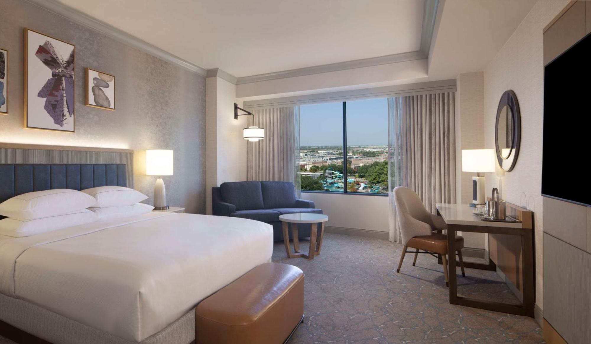 Jadewaters Towers King Room with Sofa Bed